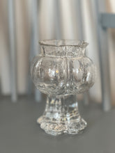 Last inn bildet i Galleri-visningsprogrammet, Vintage glassvase/lysestake
