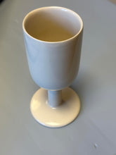 Last inn bildet i Galleri-visningsprogrammet, Vinglass i keramikk
